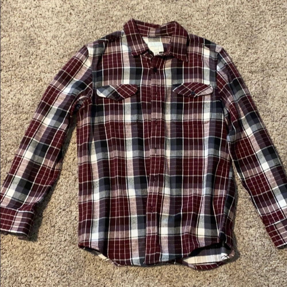 American Eagle flannel button up crimson gray